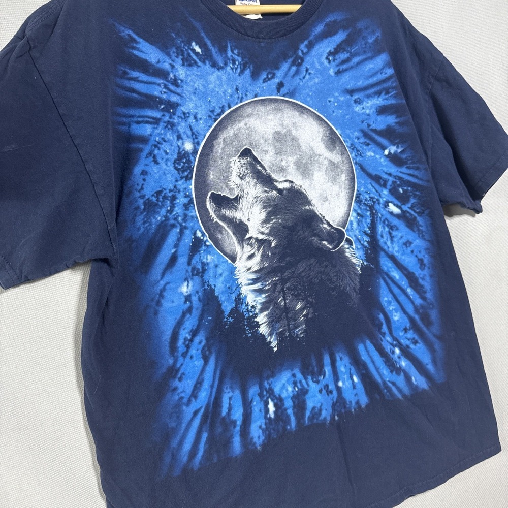 Wolf Shirt Size XL Howling at the Moon Navy Blue Night Sky Y2K Graphic Print EUC - Picture 2 of 9